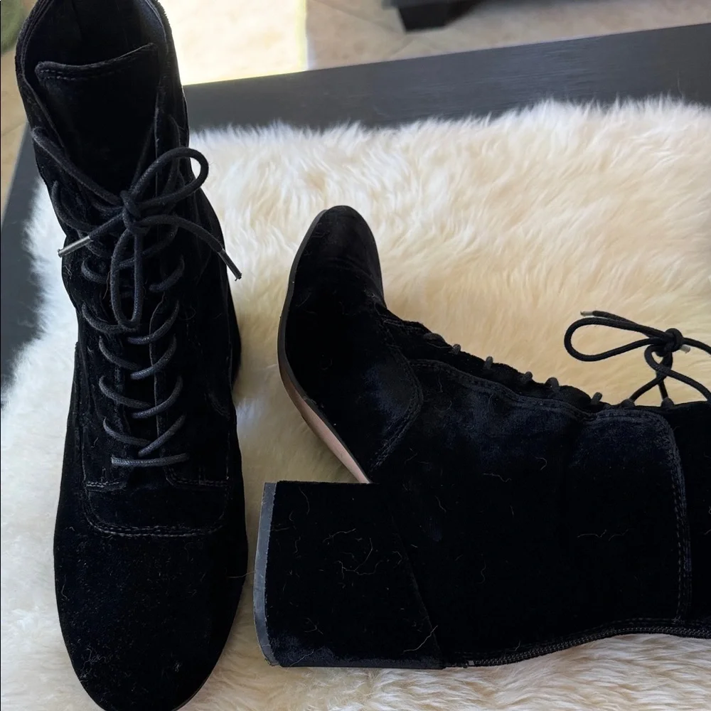Elegant Black Lace-Up Ankle Boots - Picture 3 of 5